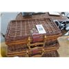 Image 2 : Lot of Wicker Cases