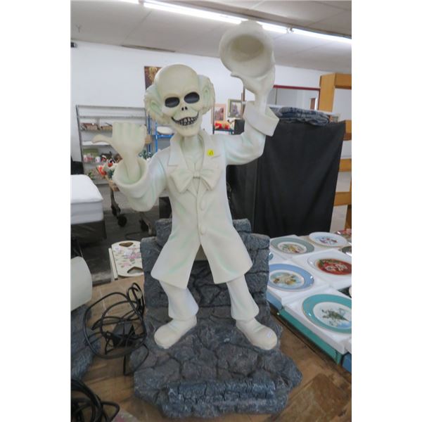 Haunted Mason Light Up Statue
