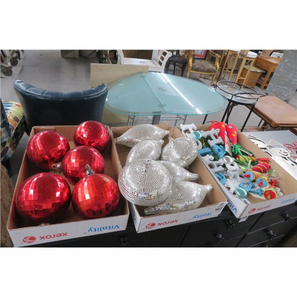 Lot of Christmas Ornaments & Décor
