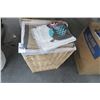 Image 1 : Wicker Basket w/Placemats