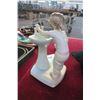 Image 3 : Llardro Girl Washing Hands Figurine