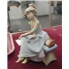 Image 3 : LLADRO Teen Talk Figurine