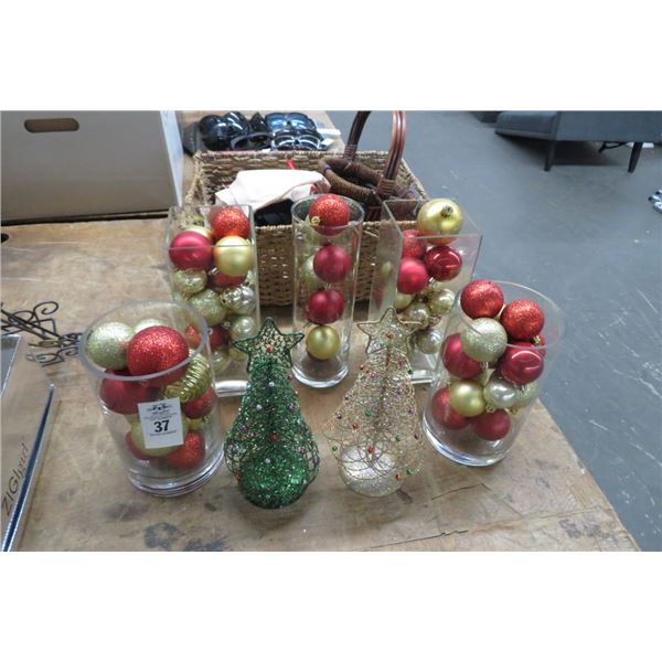 Lot of Christmas Table Décor, Baskets, Spanx