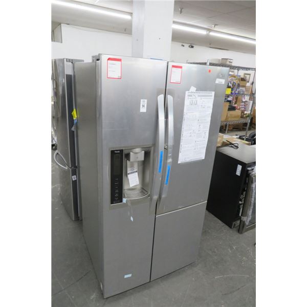 LG New S/S Side by Side Ref/Freezer w/Ice Maker- Small Dents