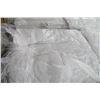 Image 3 : 26-87" x 88" (20), 87" x 104" (6), Down White Comforters 26 X $