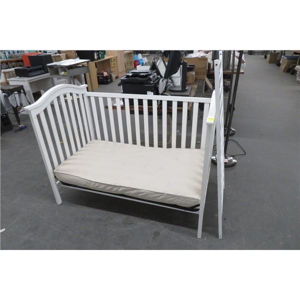 Childs Crib / Day Bed