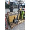 Image 1 : Yale Electric Pallet Jack w/Charger (Nds. Service)