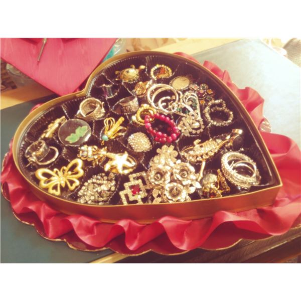 VALENTINE'S DAY GIFT BOX WITH ASSORTED JEWELRY