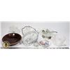 Image 1 : FLAT OF ASSORTED COLLECTIBLE GLASSWARE,