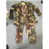 Image 2 : Group of Clothing - Camo Outfit (jacket/pants), Loomis Armoured Car Service Uniform Shirt / Vancouve