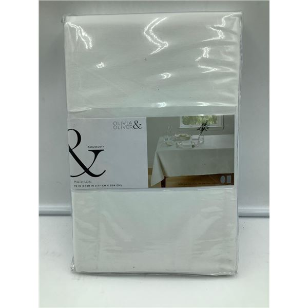Olivia & Oliver Tablecloth (70in x 120in)