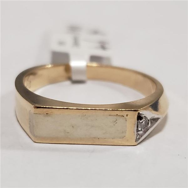 $2400 10K  Diamond(0.04ct) Ring