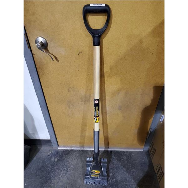 *NEW* Garant Pro Series, Industrial grade roofer spade. 7 in. steel blade, one-piece unique head des