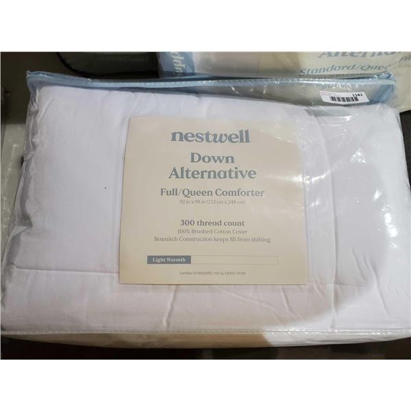 *NEW Light Warmth, Nestwell Down Alternative Standard/QueenSize Pillow - 300 Thread Count