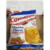 Image 2 : Combos Stuffed Snacks - Cheddar Cheese Bakes Crackers 12X 178.6g