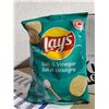 Image 2 : Lays Salt & Vinegar Single Serve bags 40X40g