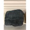 Image 2 : Fuzzy Dark Grey Weighted Blanket