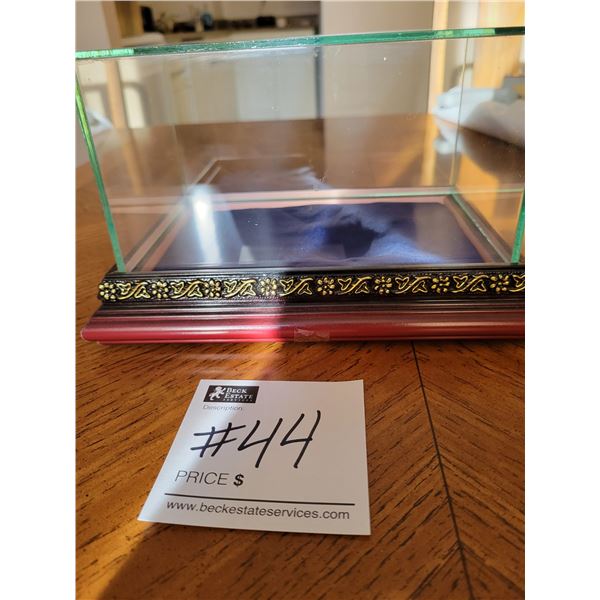 Snuff Bottle Display Case with Glass Lid