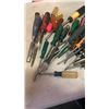 Image 2 : BOX OF HAND TOOLS, SCREWDRIVERS