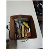 Image 3 : BOX OF HAND TOOLS, UTILITY KNIVES, TAPS AND DIES AND TAP WRENCHES