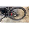 Image 2 : BLACK BIKE WITH DISC BRAKES, EVERYDAY SEAT, COLUMBIA GRIPS, FLAME BRAKES