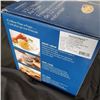 Image 2 : AS NEW INSIGNIA 3.2L MECHANICAL CONTROL AIR FRYER IN BOX