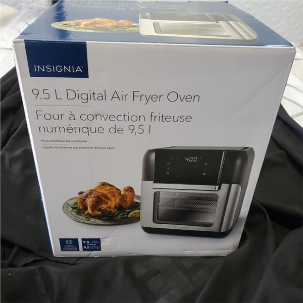 AS NEW INSIGNIA  9.5L DIGITAL AIR FRY OVEN IN BOX