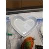 Image 4 : 2 HEART SHAPED SERVING PLATES WITH HONEY DISH AND KITCHEN STOVE FIGURE