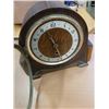 Image 2 : VITNAGE DAVALL WOOD MANTEL CLOCK