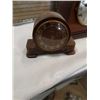 Image 2 : SMITHS AND OTHER VINTAGE WOOD MANTEL CLOCKS