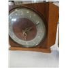 Image 4 : 2 MID CENTURY MODERN CLOCKS - METAMEC AND WESTCLOX