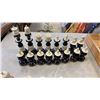 Image 8 : COMPLETE CHESS BOARD WITH CHESS PIECES