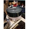 Image 2 : CROCK POT, DEHYDRATOR AND KNIVES