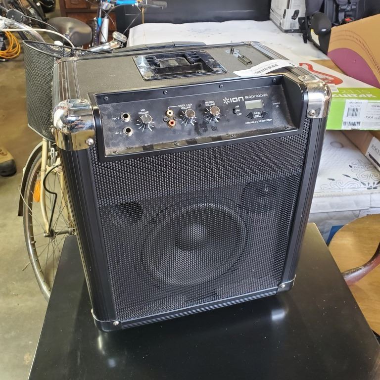 ION BLOCK ROCKER ROLLING RADIO SPEAKER WORKING