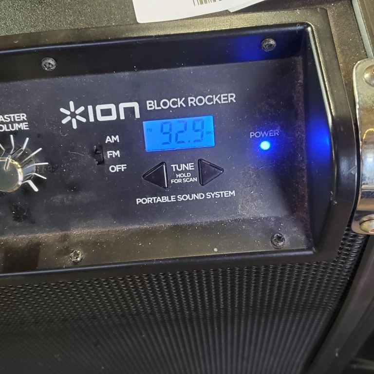 ION BLOCK ROCKER ROLLING RADIO SPEAKER WORKING - Big Valley Auction