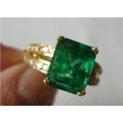 4CT Emerald Ladies 18KT Ring with Diamonds: