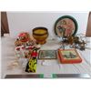 Image 1 : Christmas Theme items + vintage lamp (damaged)
