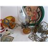 Image 7 : Christmas Theme items + vintage lamp (damaged)