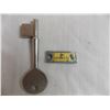 Image 3 : YALE key + other key + (2) war amps tags