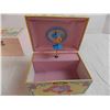 Image 2 : (4) vintage musical jewelery boxes - tested all working