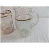 Image 3 : 2 clear glass water pitchers