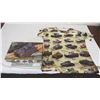 Image 1 : Academy 1:35 Light Tank model kit + silk tank shirt (large)