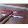 Image 2 : *2 floor squeegee sweepers - red