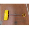 Image 1 : *yellow snow shovel