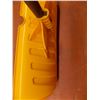Image 4 : *yellow snow shovel