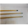 Image 2 : (3) pool cues (1) pool cue rest