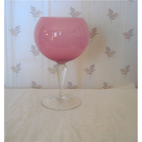 Raised pink/mauve pedestal bowl