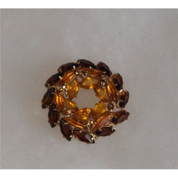 vintage brown and amber wreath style brooch