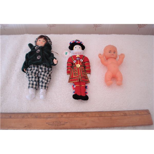3 vintage dolls