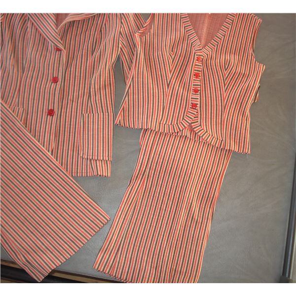 Ladies Vintage 4 piece suit early 1970 excellent condition
